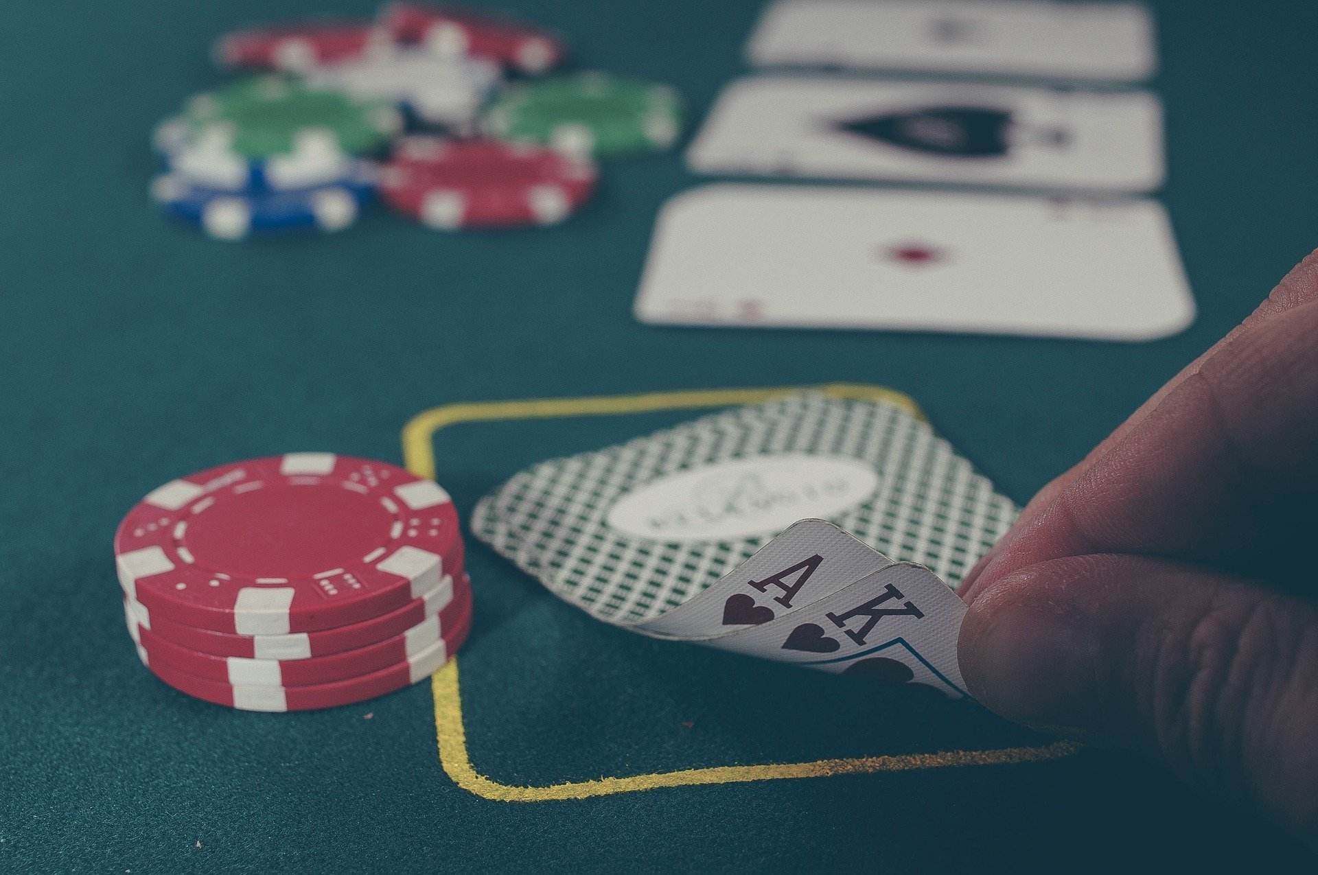 Ein Bild von Blackjack Karten auf einem Tisch